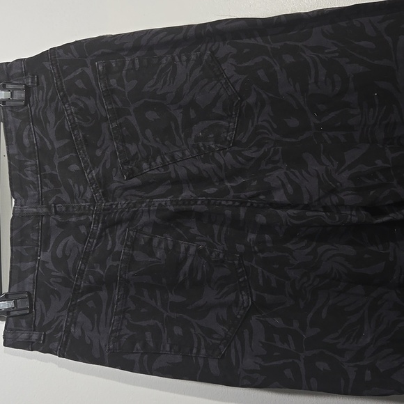 H&M X No Fear Loose Fit Twill Trousers No Fear Graphic Print 6 - Picture 8 of 16